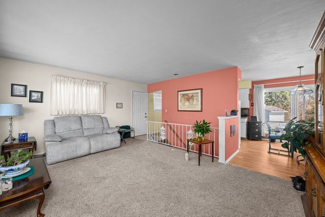 1325 Hillside Drive, Bettendorf, IA 52722