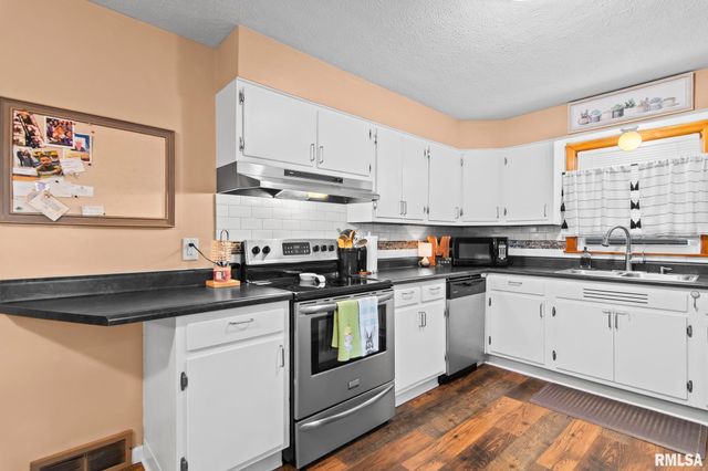 1913 E Hood Street, Springfield, IL 62703