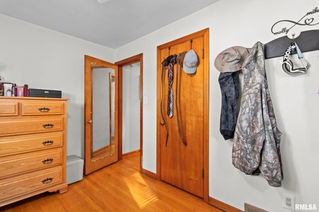 1913 E Hood Street, Springfield, IL 62703