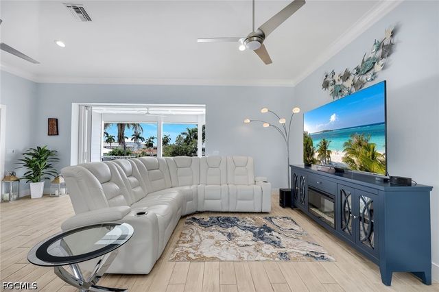 117 Sand Dollar DR, Fort Myers Beach, FL 33931