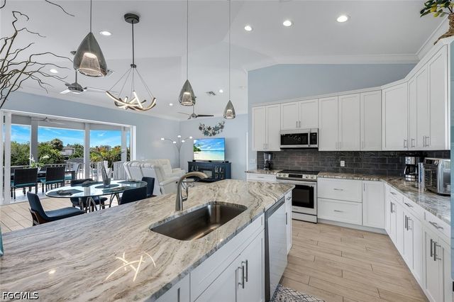 117 Sand Dollar DR, Fort Myers Beach, FL 33931