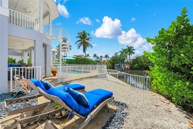 117 Sand Dollar DR, Fort Myers Beach, FL 33931