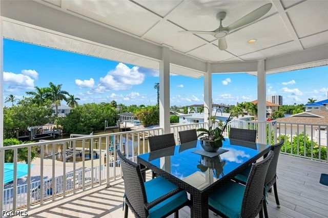 117 Sand Dollar DR, Fort Myers Beach, FL 33931