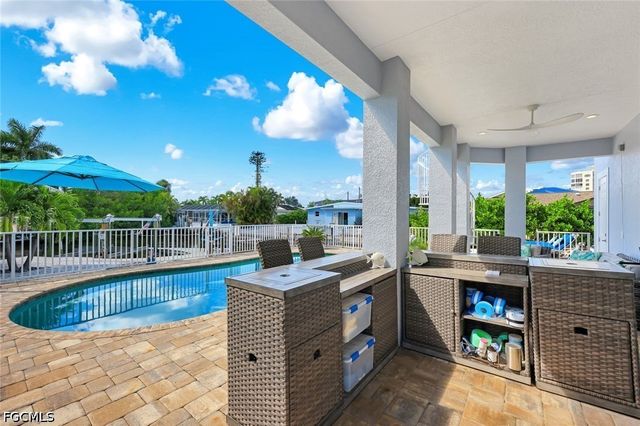 117 Sand Dollar DR, Fort Myers Beach, FL 33931