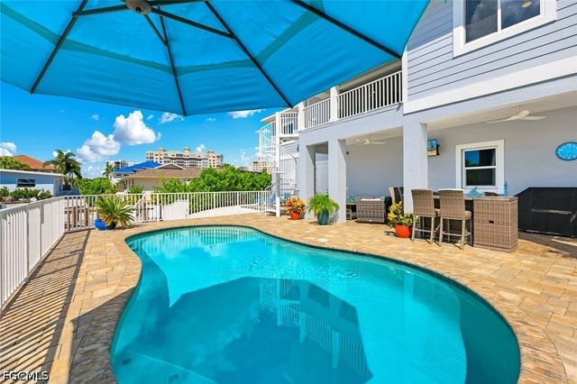 117 Sand Dollar DR, Fort Myers Beach, FL 33931