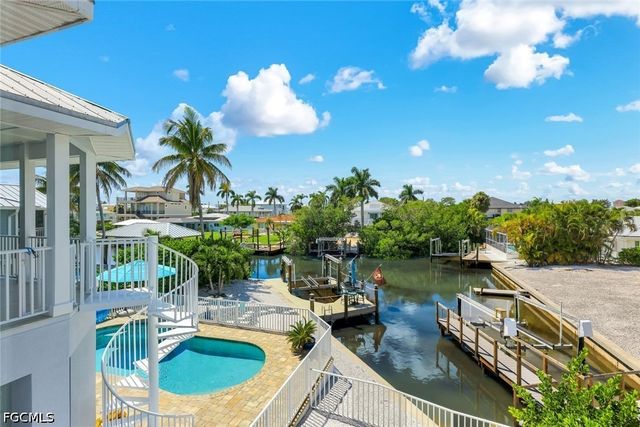 117 Sand Dollar DR, Fort Myers Beach, FL 33931