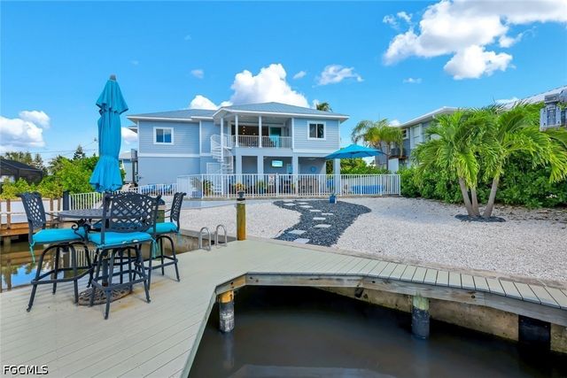 117 Sand Dollar DR, Fort Myers Beach, FL 33931