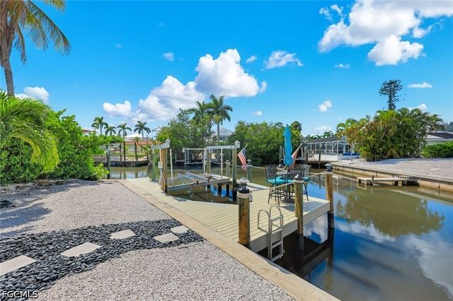 117 Sand Dollar DR, Fort Myers Beach, FL 33931