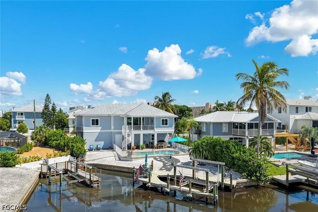 117 Sand Dollar DR, Fort Myers Beach, FL 33931