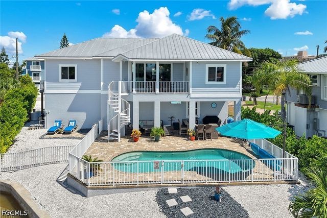 117 Sand Dollar DR, Fort Myers Beach, FL 33931