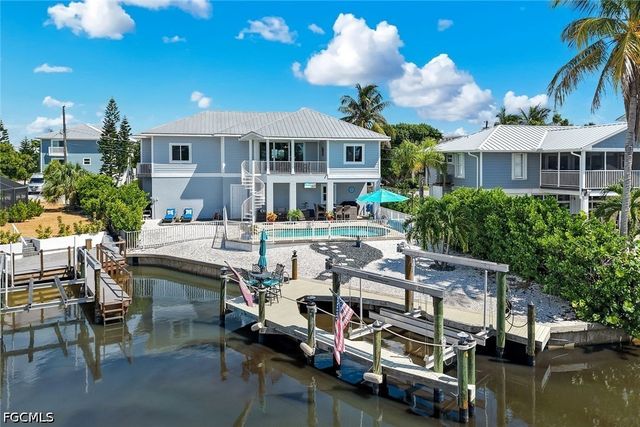 117 Sand Dollar DR, Fort Myers Beach, FL 33931
