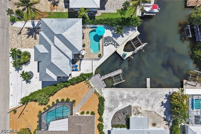 117 Sand Dollar DR, Fort Myers Beach, FL 33931