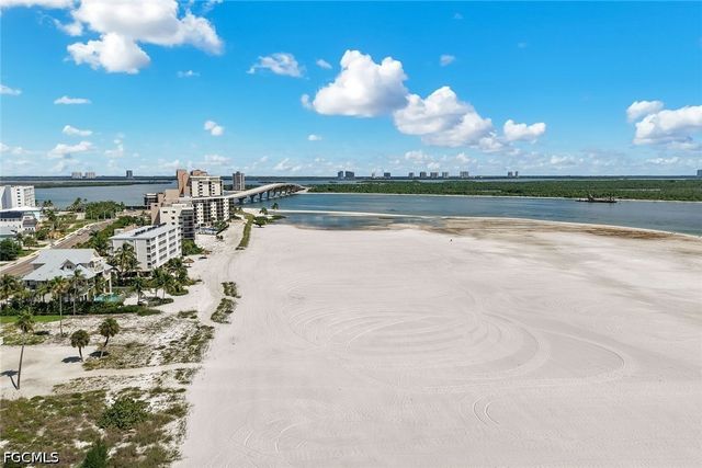 117 Sand Dollar DR, Fort Myers Beach, FL 33931