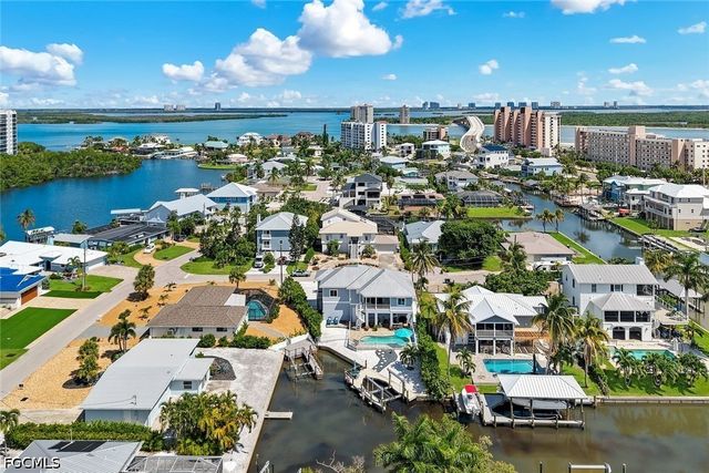 117 Sand Dollar DR, Fort Myers Beach, FL 33931