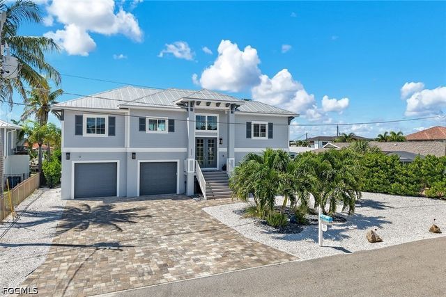 117 Sand Dollar DR, Fort Myers Beach, FL 33931