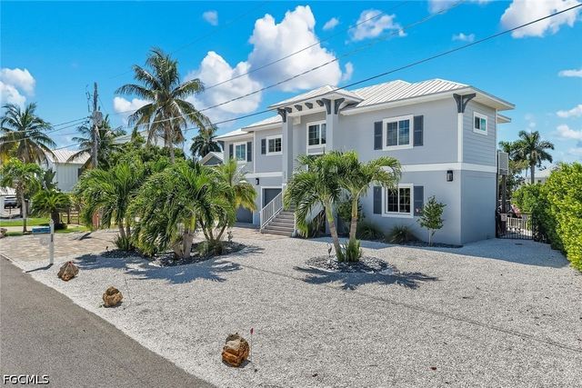 117 Sand Dollar DR, Fort Myers Beach, FL 33931