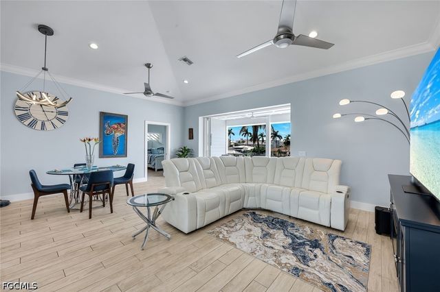 117 Sand Dollar DR, Fort Myers Beach, FL 33931