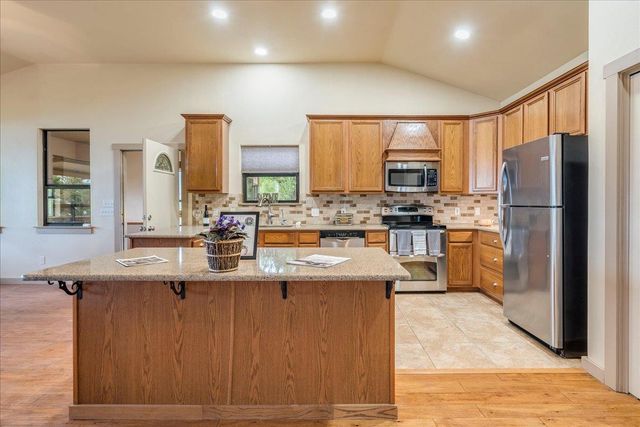 123 Horseshoe DR, Burnet, TX 78611