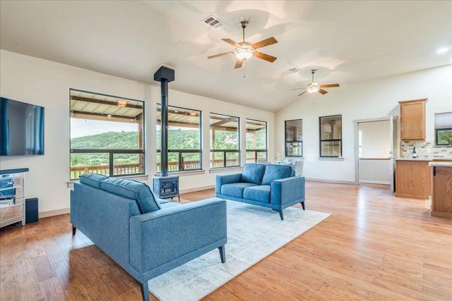 123 Horseshoe DR, Burnet, TX 78611