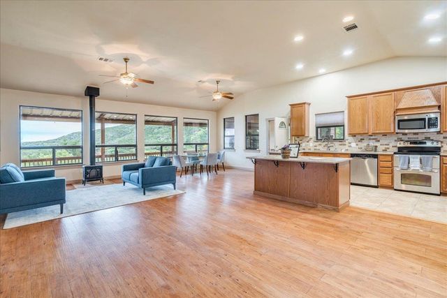 123 Horseshoe DR, Burnet, TX 78611