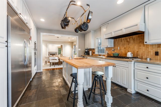 1026 N Winnetka Avenue, Dallas, TX 75208