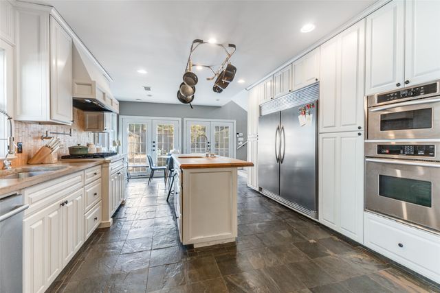 1026 N Winnetka Avenue, Dallas, TX 75208