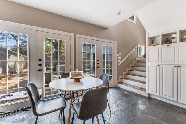 1026 N Winnetka Avenue, Dallas, TX 75208