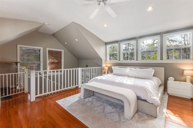 1026 N Winnetka Avenue, Dallas, TX 75208