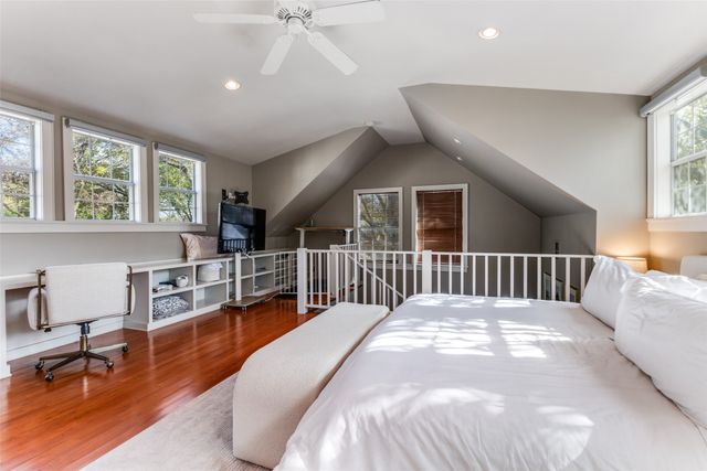 1026 N Winnetka Avenue, Dallas, TX 75208