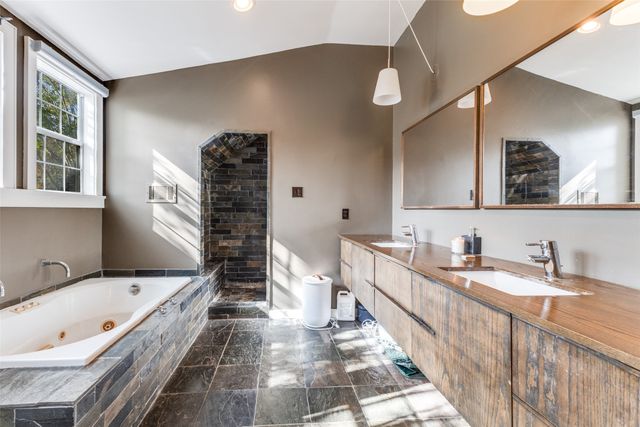 1026 N Winnetka Avenue, Dallas, TX 75208