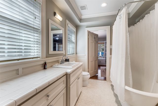 1026 N Winnetka Avenue, Dallas, TX 75208