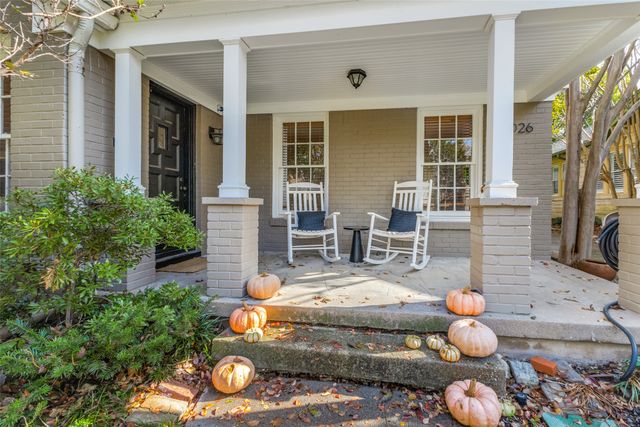 1026 N Winnetka Avenue, Dallas, TX 75208