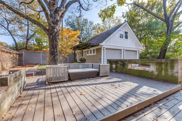 1026 N Winnetka Avenue, Dallas, TX 75208