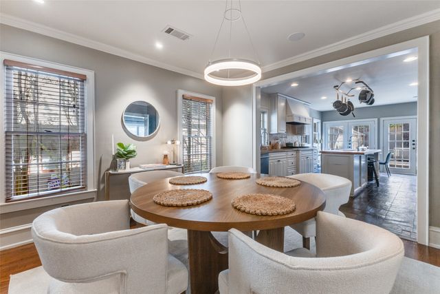 1026 N Winnetka Avenue, Dallas, TX 75208