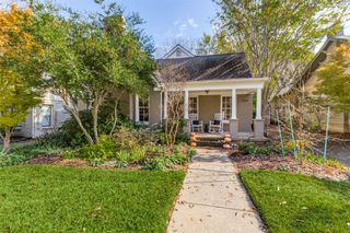 1026 N Winnetka Avenue, Dallas, TX 75208