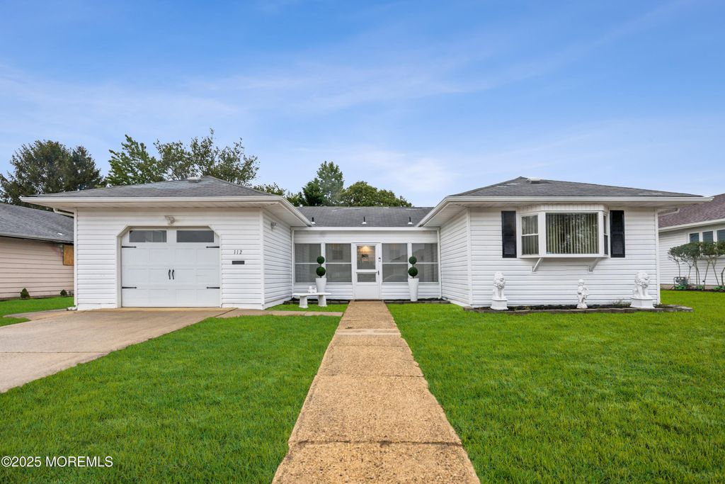 112 Barbuda Street, Toms River, NJ 08757