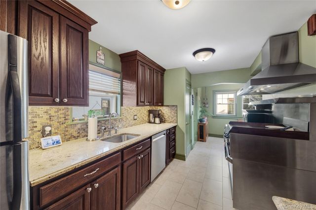 74 Central Parkway, Mount Vernon, NY 10552