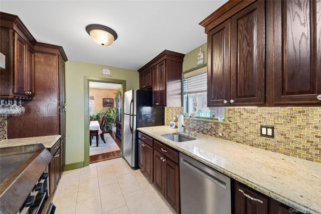 74 Central Parkway, Mount Vernon, NY 10552