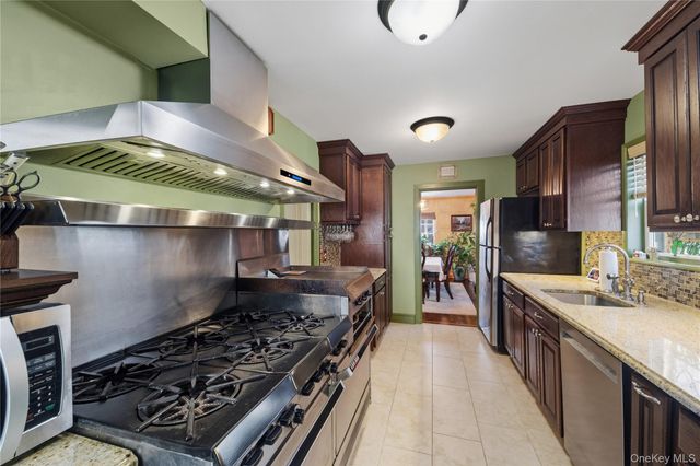 74 Central Parkway, Mount Vernon, NY 10552