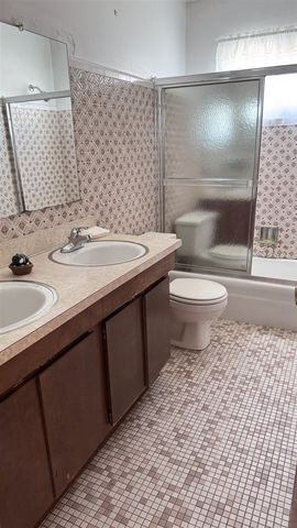 13442 Kerr Street, Southgate, MI 48195