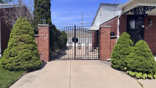 13442 Kerr Street, Southgate, MI 48195