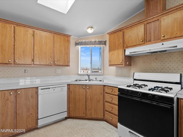 77 Mountain Lane, Yerington, NV 89447