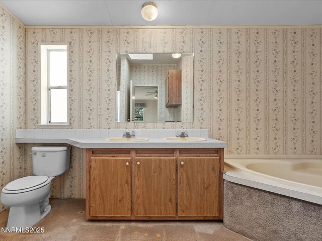 77 Mountain Lane, Yerington, NV 89447