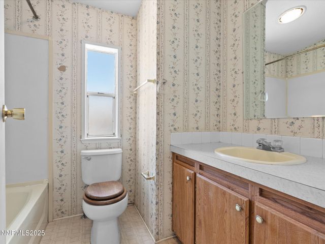 77 Mountain Lane, Yerington, NV 89447