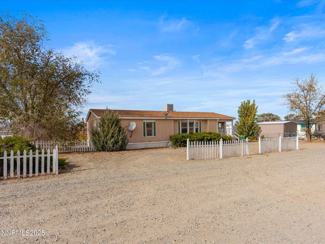 77 Mountain Lane, Yerington, NV 89447