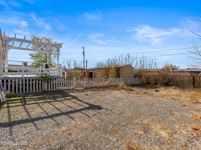 77 Mountain Lane, Yerington, NV 89447