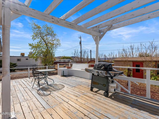 77 Mountain Lane, Yerington, NV 89447