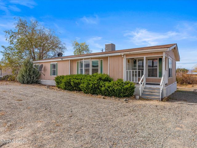 77 Mountain Lane, Yerington, NV 89447