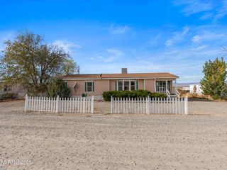 77 Mountain Lane, Yerington, NV 89447