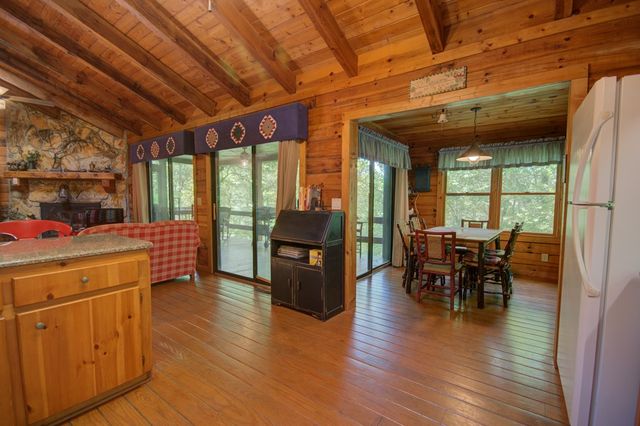 218 Bench Leg Road, Mineral Bluff, GA 30559
